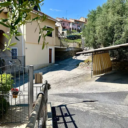 Rosmarino - Comodita E Tranquillita Con Giardino E Parcheggio 임페리아