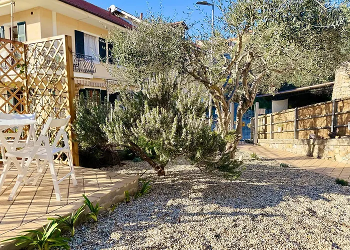 Rosmarino - Comodita E Tranquillita Con Giardino E Parcheggio Lägenhet *