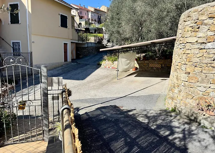 Lägenhet Rosmarino - Comodita E Tranquillita Con Giardino E Parcheggio