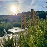 Rosmarino - Charming 2 Bedrooms Apartment With Garden And Parking Империя