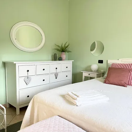 Rosmarino - Comodita E Tranquillita Con Giardino E Parcheggio * Империя