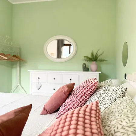 Rosmarino - Comodita E Tranquillita Con Giardino E Parcheggio Империя