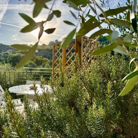 Апартаменты Rosmarino - Charming 2 Bedrooms With Garden And Parking
