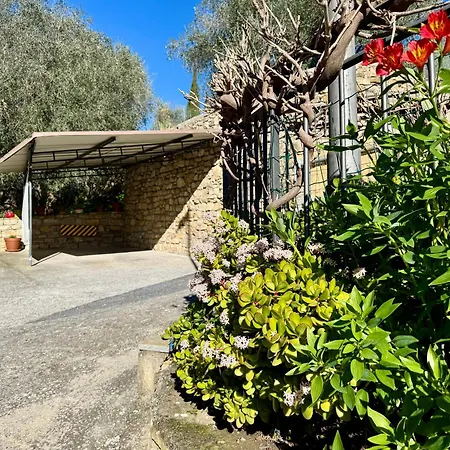 Апартаменты Rosmarino - Charming 2 Bedrooms With Garden And Parking