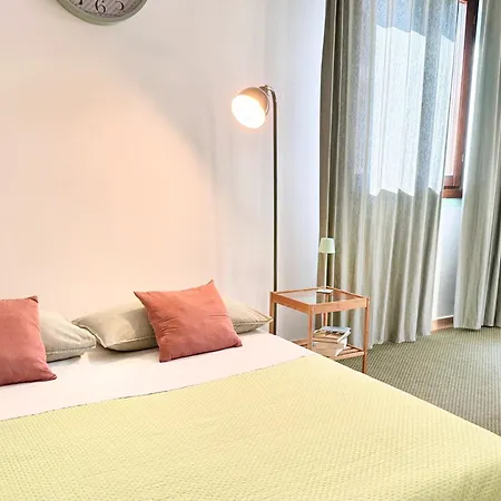 Rosmarino - Charming 2 Bedrooms With Garden And Parking Империя